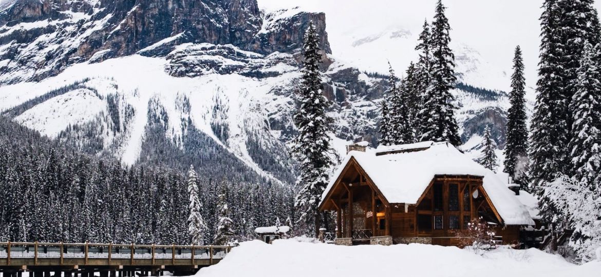 small-wooden-house-covered-with-snow-near-emerald-lake-canada-winter small